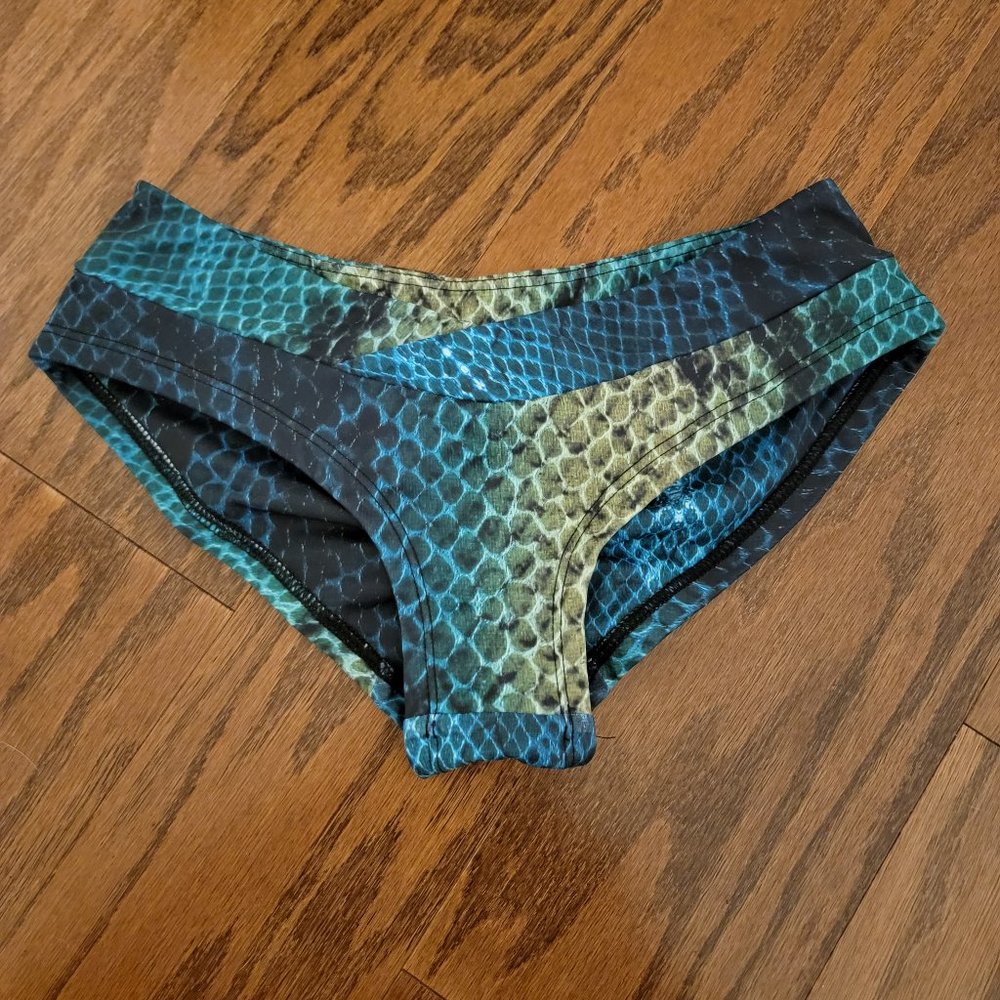 Vekker LA - Snakeskin Green Short - size XS X-Small